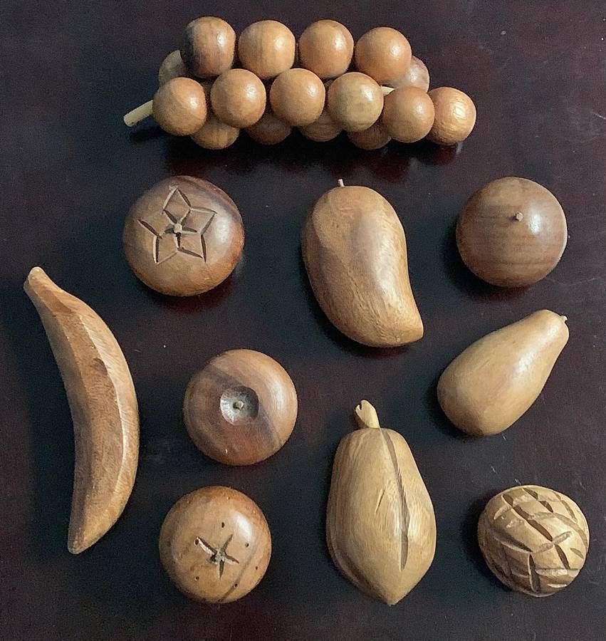 🍇🍎 10-Pieces Wooden Fruit, Monkey-Pod Wood from Philippines