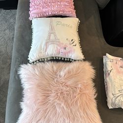Girl’s Full SZ Paris Bedding by Nicole Miller
