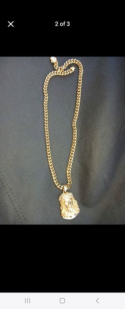 Cuban Link With Jesus Piece