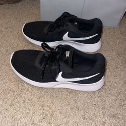 Nikes Size 7