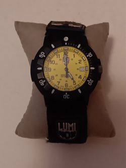 Watches. Luminox 200 Meters Watch. Runs New Battery.
