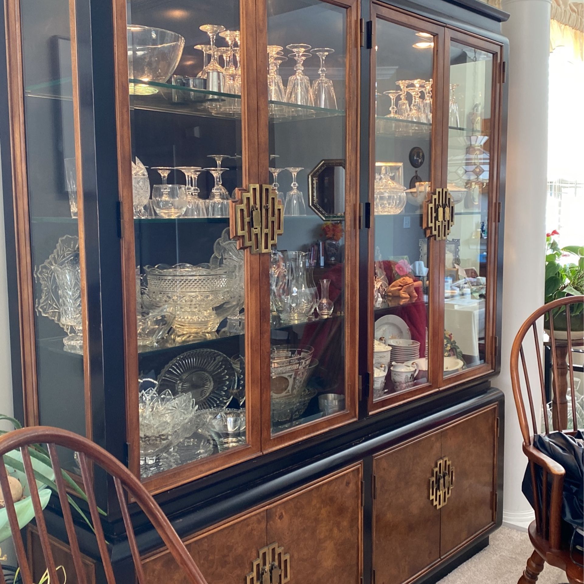 Lighted Beautiful China/crystal Cabinet