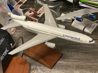 Dc10 united airlines wooden model plane
