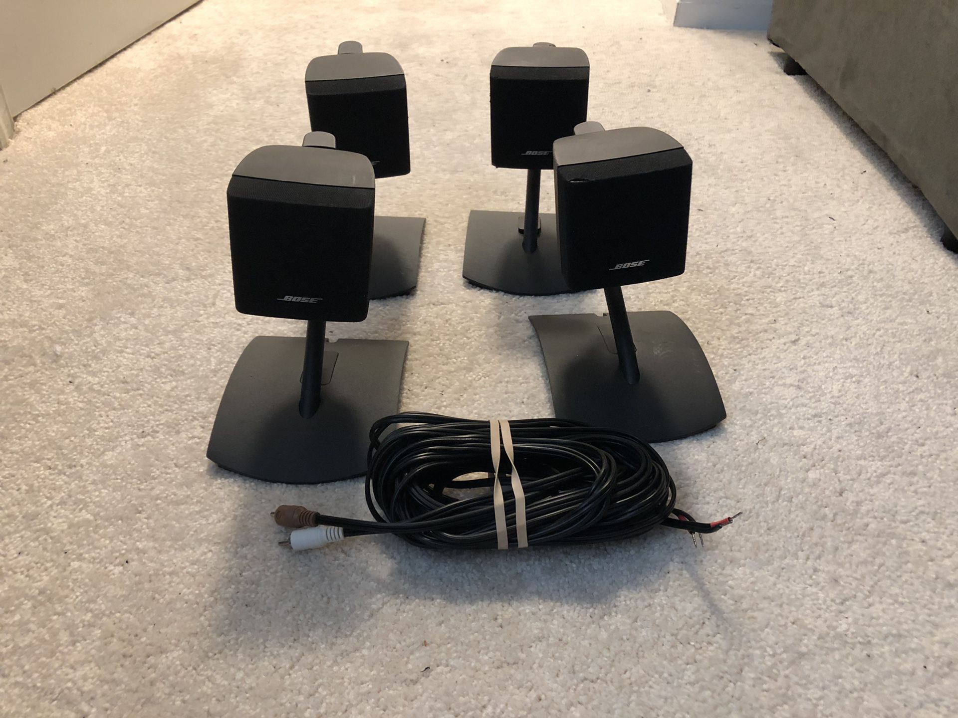 Bose single Speakers with stand and two wires