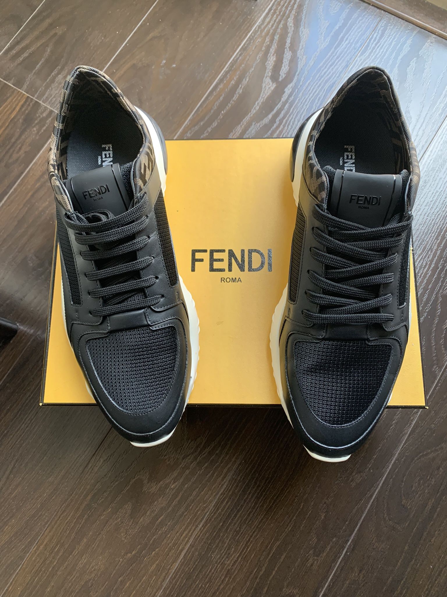 MEN’S FENDI SNEAKERS SIZE44