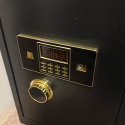 Safe 14.17"D x 14.17"W x 23.6"H