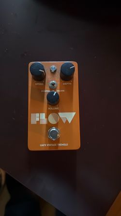 Flow tremolo universal audio guitar pedal