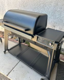 New XL Woodridge Treager Smoker