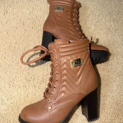 Guess Botines $65 Each