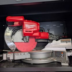 Milwaukee M18 FUEL™ 12” Dual Bevel Sliding Compound Miter Saw – Tool Only