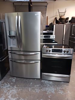 Refrigerator Frigidaire gallery counter depht- stove Electric and microwave in stainless steel 40 days warranty Delevery