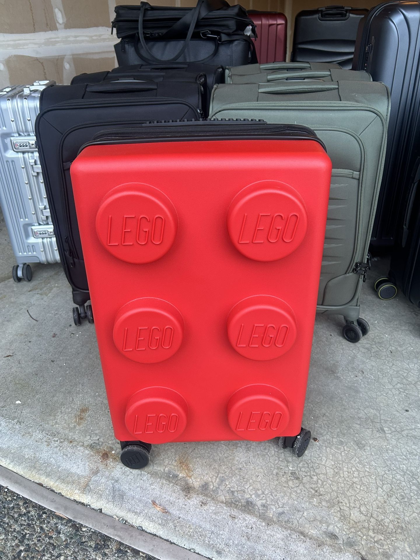 New-LEGO Carry-on trolley