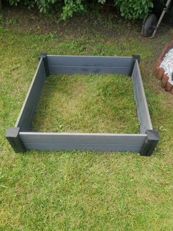 4' X 4' Garden. $50 Obo.  Like New. Paid 125