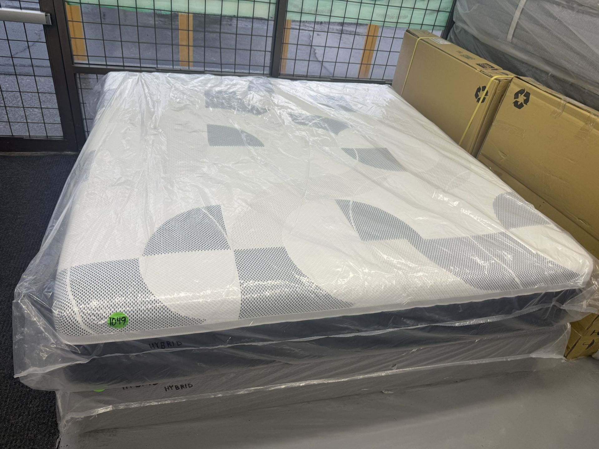 KING SIZE ENGLANDER (MEDIUM-FIRM) HYBRID MATTRESS & BOX SPRINGS BED SET