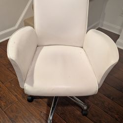 White office chair For Sale