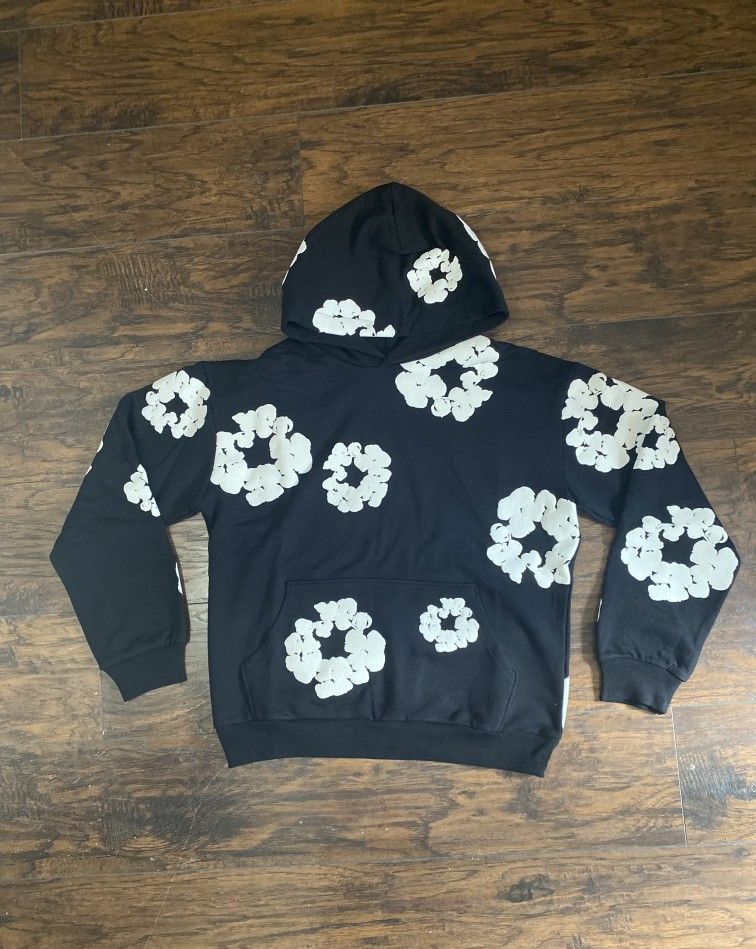 Denim Tears Cotton Wreath Hoodie Black & White Size M Denim Tears Cotton Wreath Hoodie Black & White Size M
