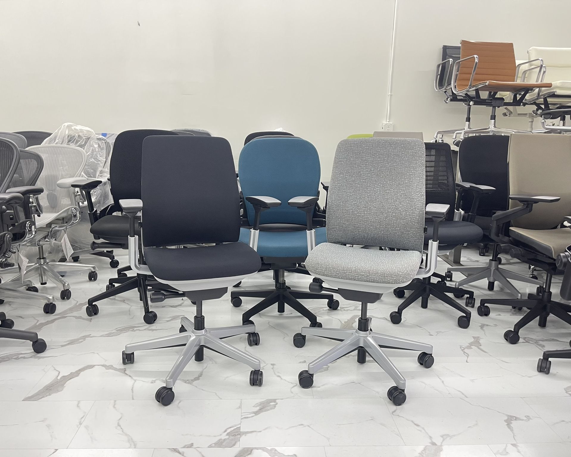 LIKE NEW STEELCASE AMIA CHAIRS FULLY LOADED WITH LUMBAR SUPPORT REAR TILT LOCK SEAT DEPTH ADJUSTMENT 🚚🚚 DELIVERY AVAILABLE 🚚🚚
