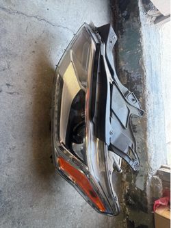 2018 Chevrolet traverse driver side headlight