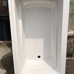 Kohler 32” Tub