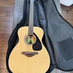 Yamaha Acoustic Guitar 