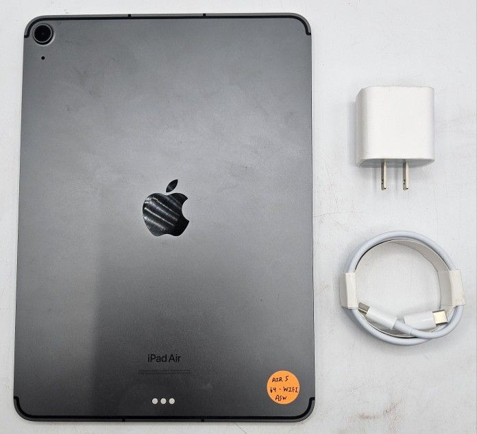 Sale🔥Apple iPad Air 5th Gen 64gb🔥Wifi Only With Charger And Warranty $280 See Photos For Condition