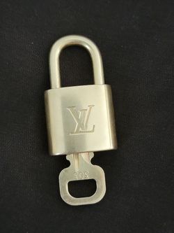 Gold Louis Vuitton Lock & Key Set 🔐 #303