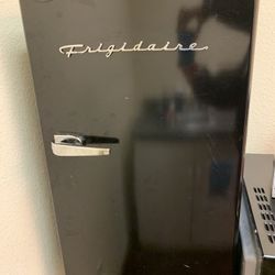 Retro Style Frigidaire Mini Fridge 