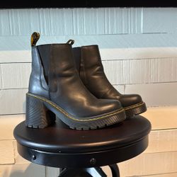 Dr. Martens Women’s Size 9 Doc Martens