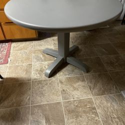 Dining Room Table/Chairs 