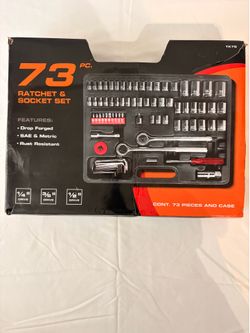 Ratchet and socket