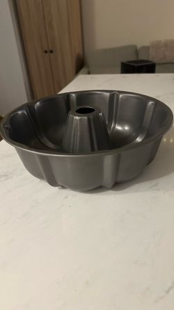 Bundt cake pan