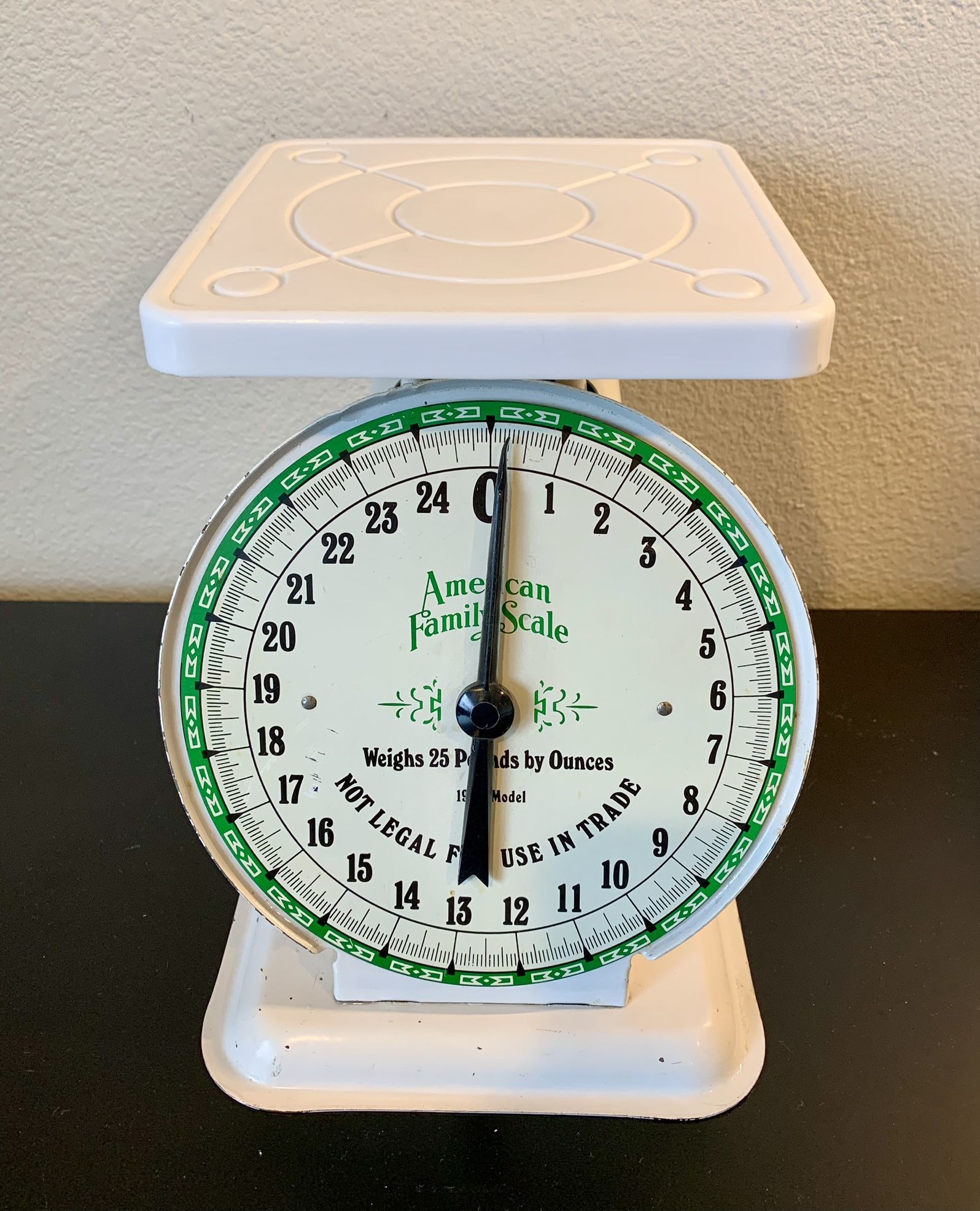 Antique American Family 25 LB Metal Kitchen Scale