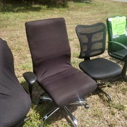 FIVE ADJUSTABLE OFFICE CHAIRS 