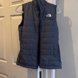 The North Face Women’s Reversible Insulated Vest Size Small Winter Outerwear 