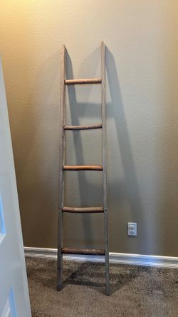 Decorative ladder for blankets and decor