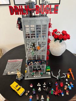LEGO Marvel Daily Bugle (76178) - 100% Complete w/ ALL 25 Minifigs