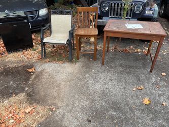 Free chairs and desk