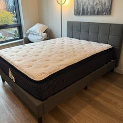 Queen Mattress ONLY - LIKE NEW! $850 OBO – Must Go ASAP! (Tigard, OR) 🛏️