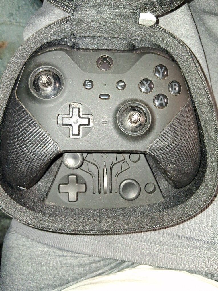 Microsoft Elite 2 Controller And Carrying Case