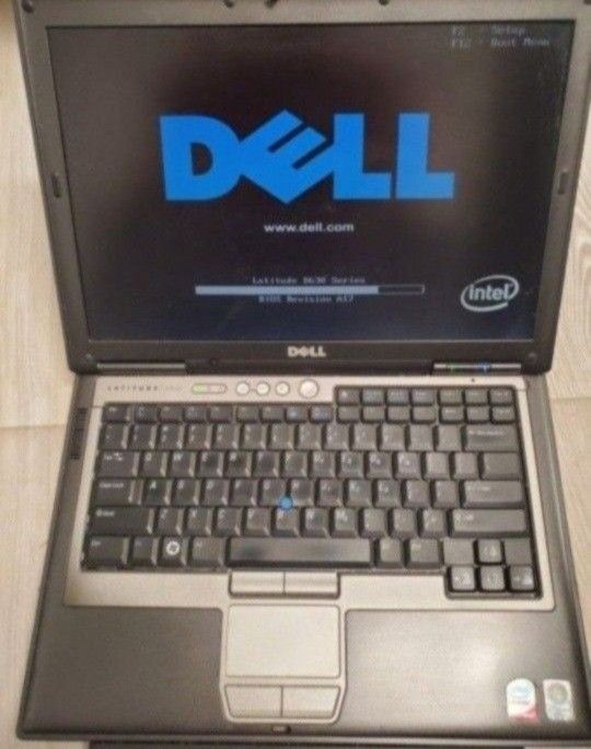 Dell Latitude D630 with charger and Windows 10 Pro