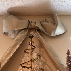 Giant decorative bow