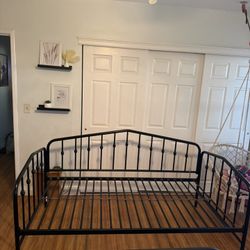 Twin Trundle bed