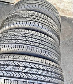 225/60/17 Continental Set de Tires. Con 80% de vida las 4