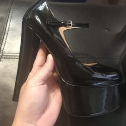 7.5 Women’s Black Heels 