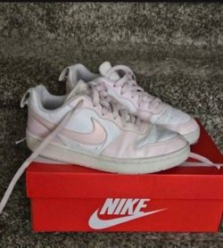 Nike Shoes Size  Toddler  5 1/2