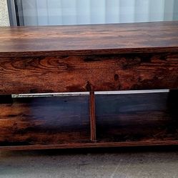 Coffee Table With Lift Top  39" 