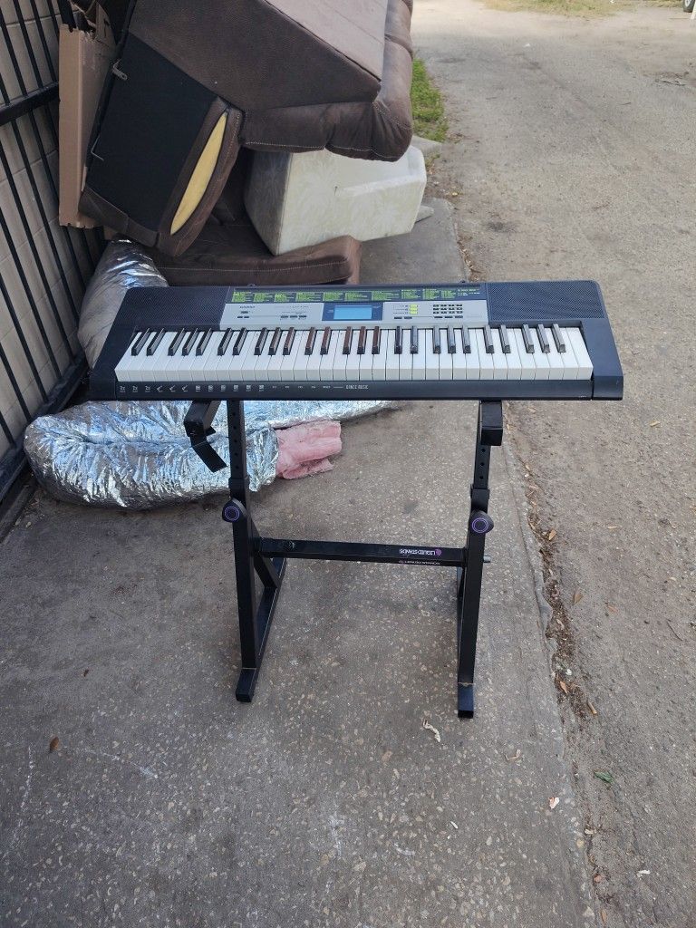 Casio Lk 135bwith Stand