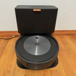 iRobot Roomba J7 With Self Cleaning Station