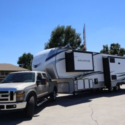 2022 Keystone Avalanche 322rl 37 foot 5th Wheel with 2008 Ford F250 Super Duty