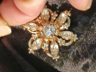 Lot of  brooches some stamped